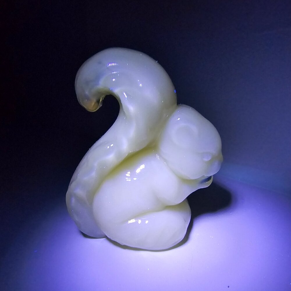 Boyd Art Glass Sammy the Squirrel Shasta White Cream Yellow Vintage 1989 2.75" - Picture 8 of 8